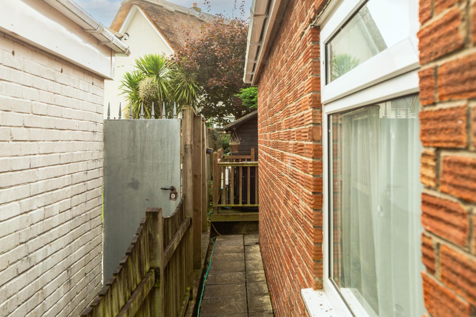 Browns Drive, Southgate, Pennard, Swansea, SA3 2AE